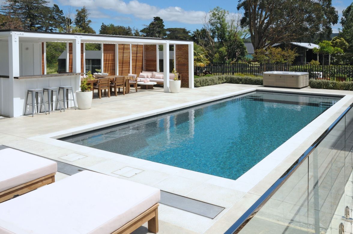 Fibreglass Pool with Horizon International Paving