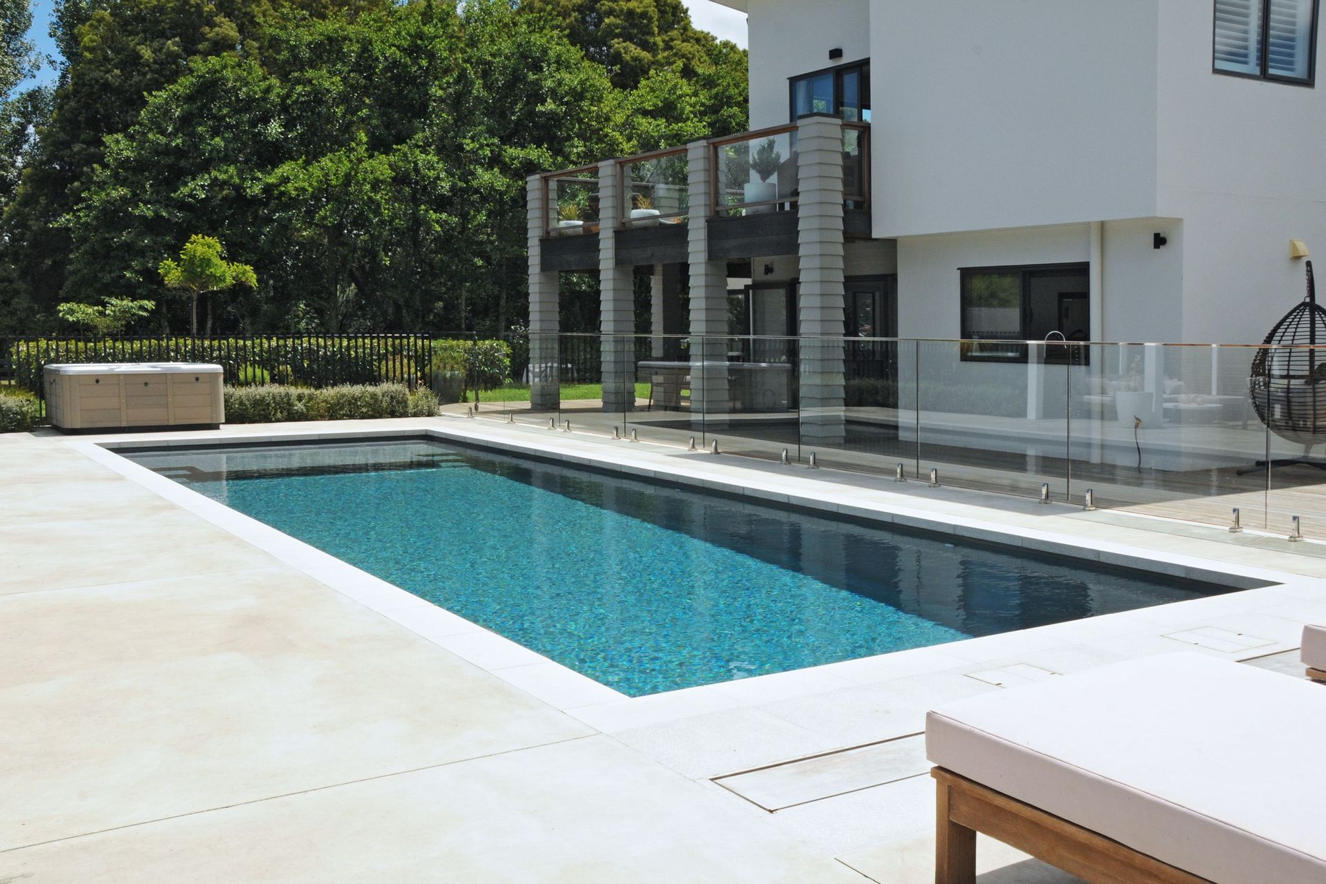 Horizon Grigio drop-down on the Acclaim 12m Graphite Grey.