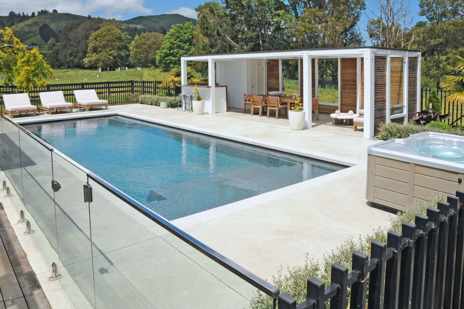 Horizon Grigio drop-down on the Acclaim 12m Graphite Grey.