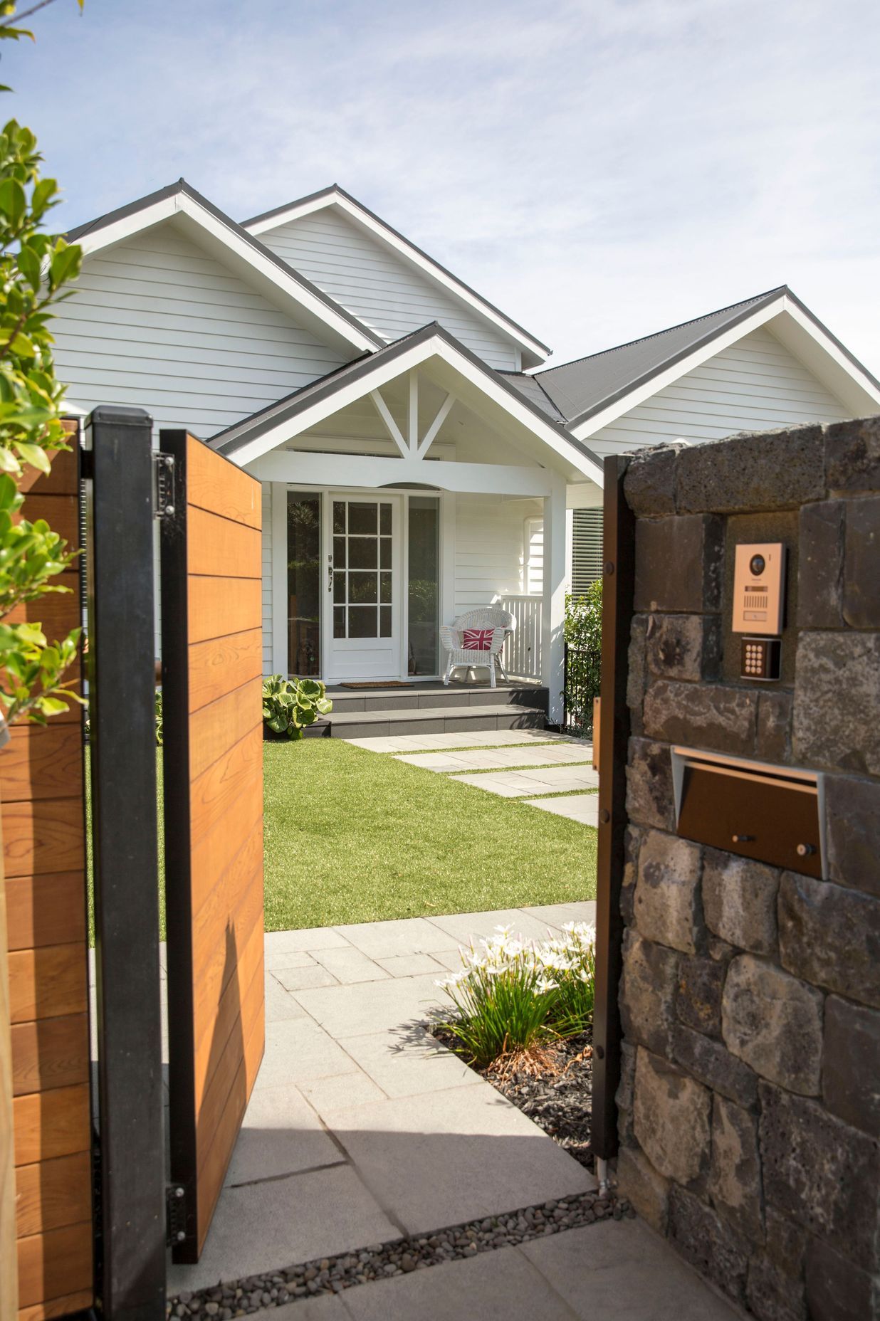 Takapuna Modern & Private