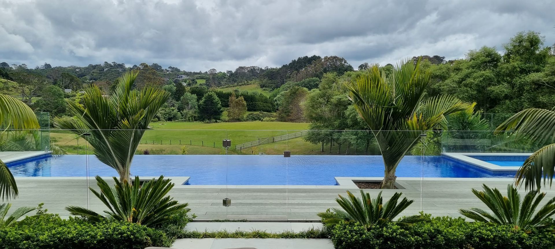 Paremoremo Infinity Pool banner