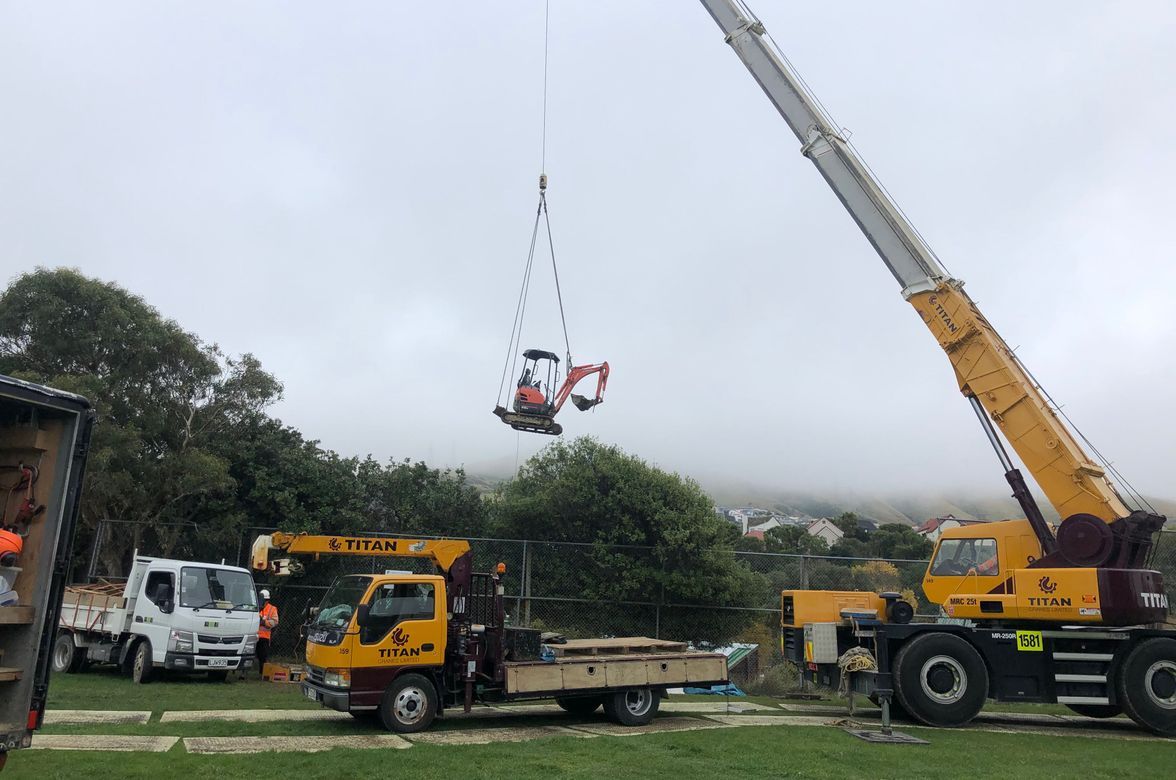 Helicopter - Crane lifts