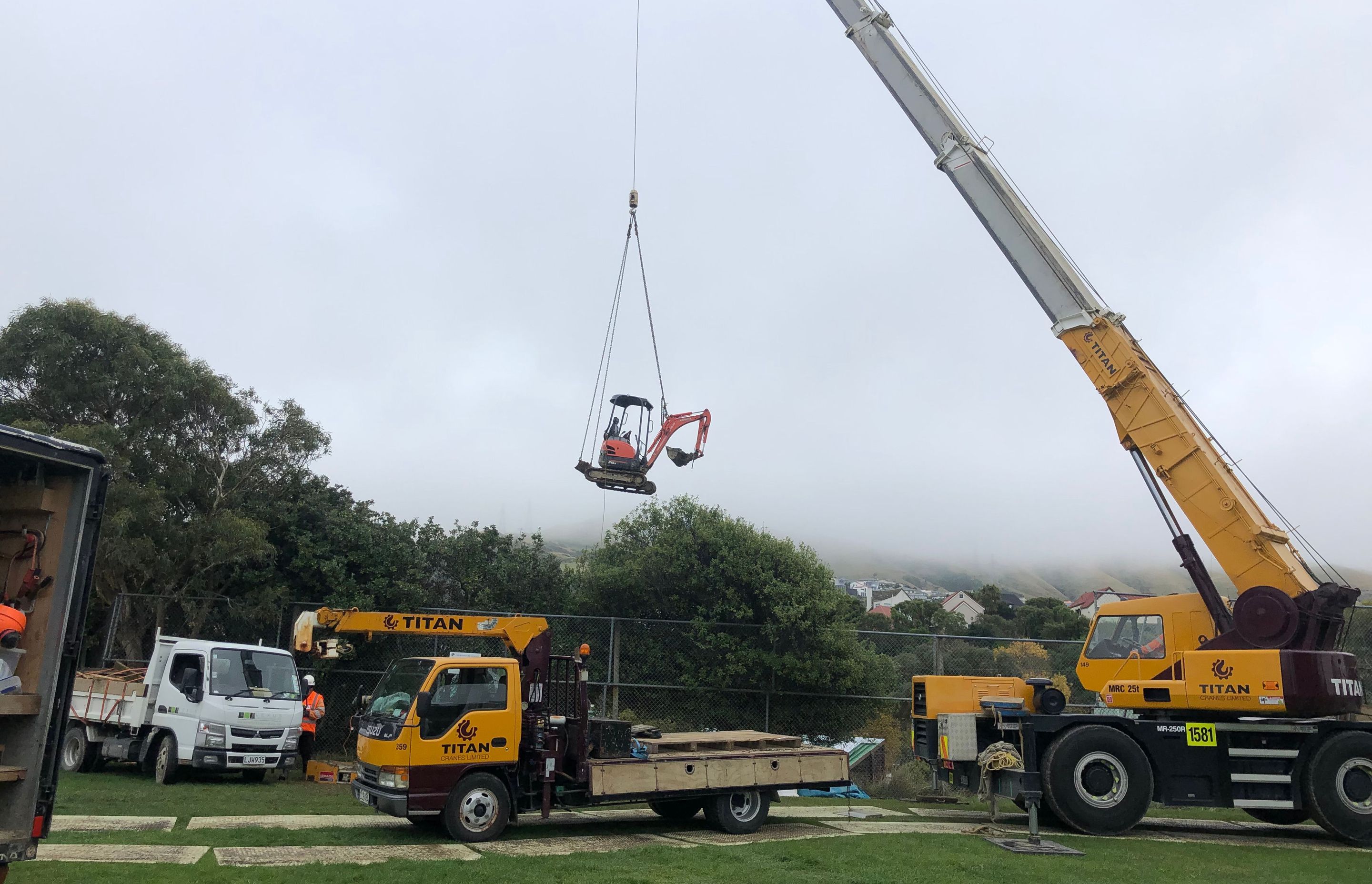 Helicopter - Crane lifts