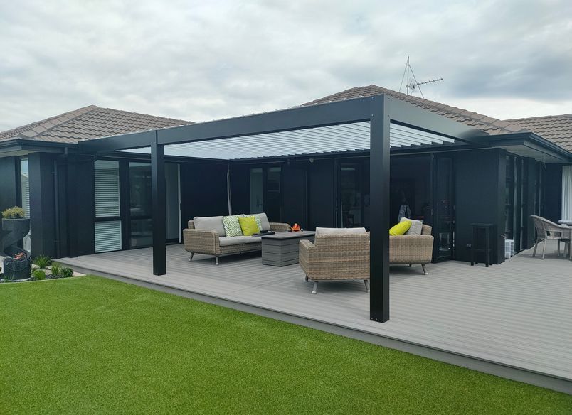 Bay Of Plenty. Two toned Louvre roof.