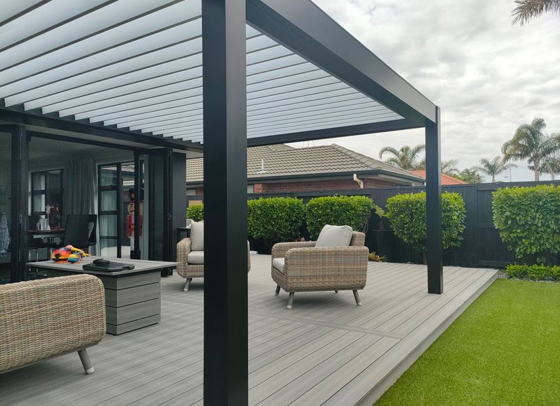 Bay Of Plenty. Two toned Louvre roof.