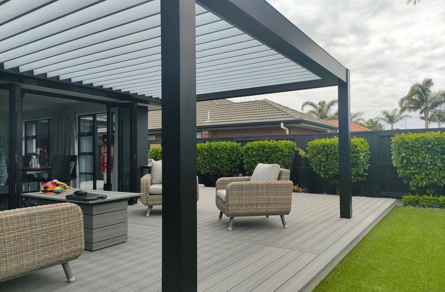 Bay Of Plenty. Two toned Louvre roof.