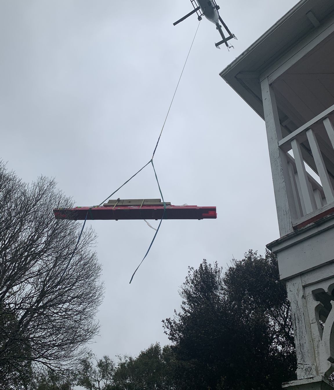 Helicopter - Crane lifts