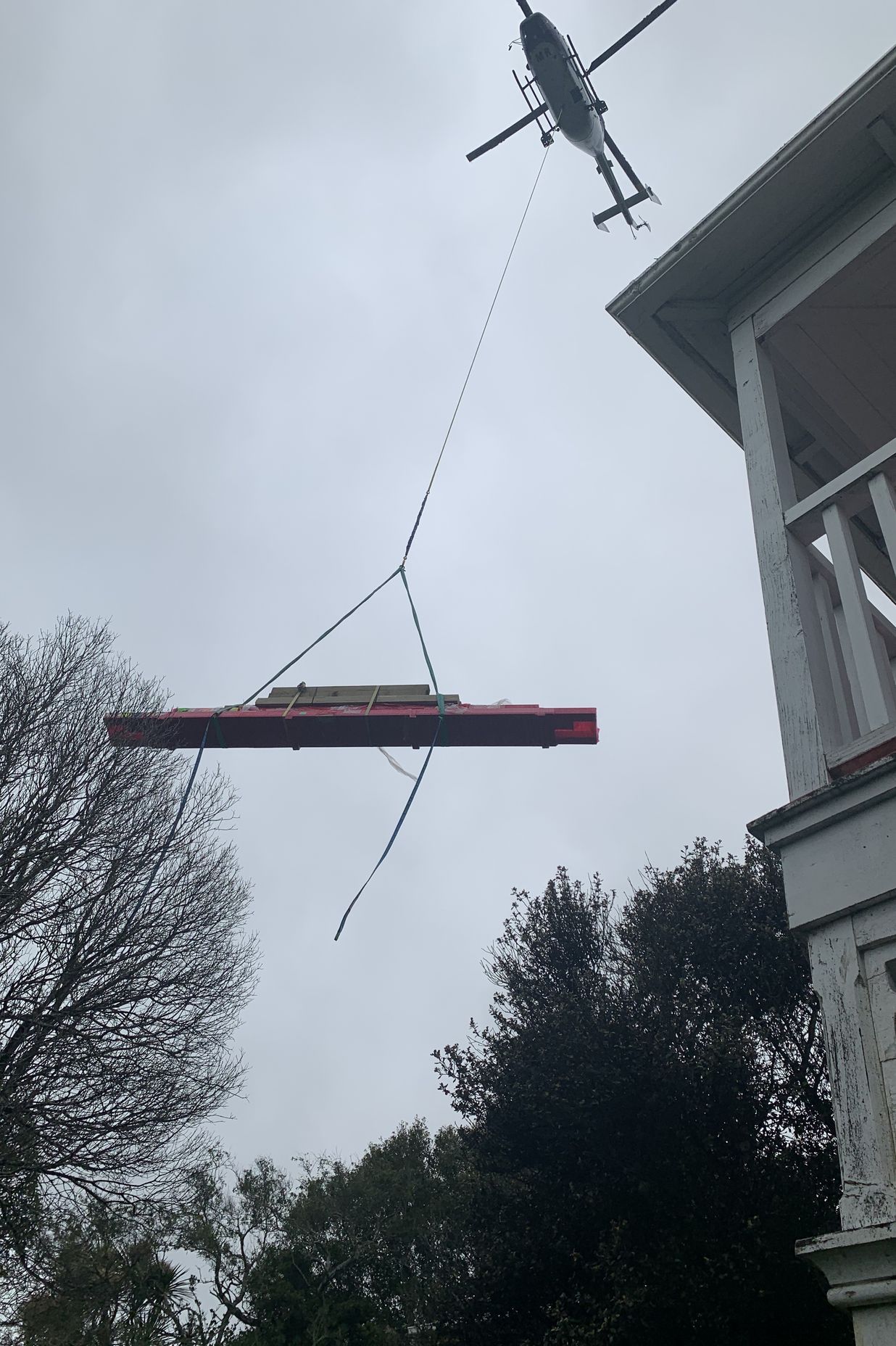 Helicopter - Crane lifts
