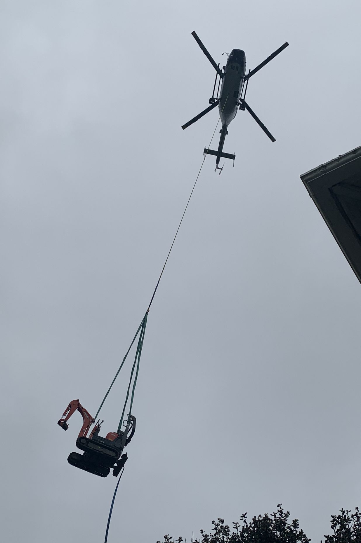 Helicopter - Crane lifts