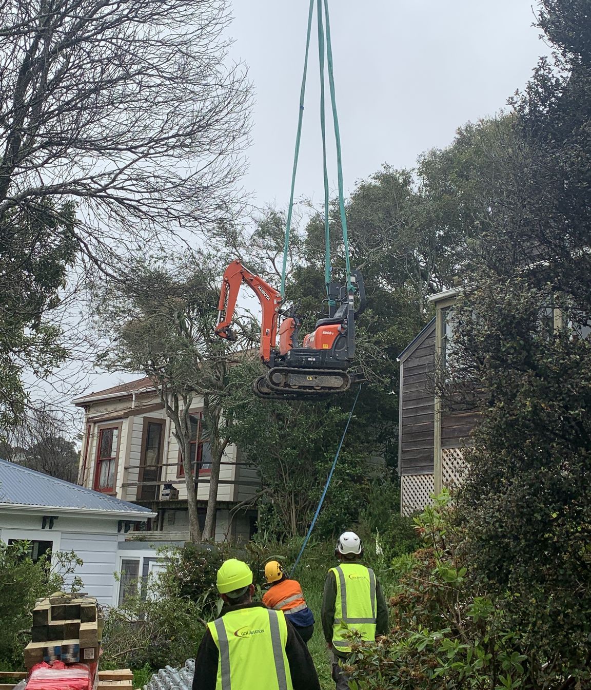 Helicopter - Crane lifts