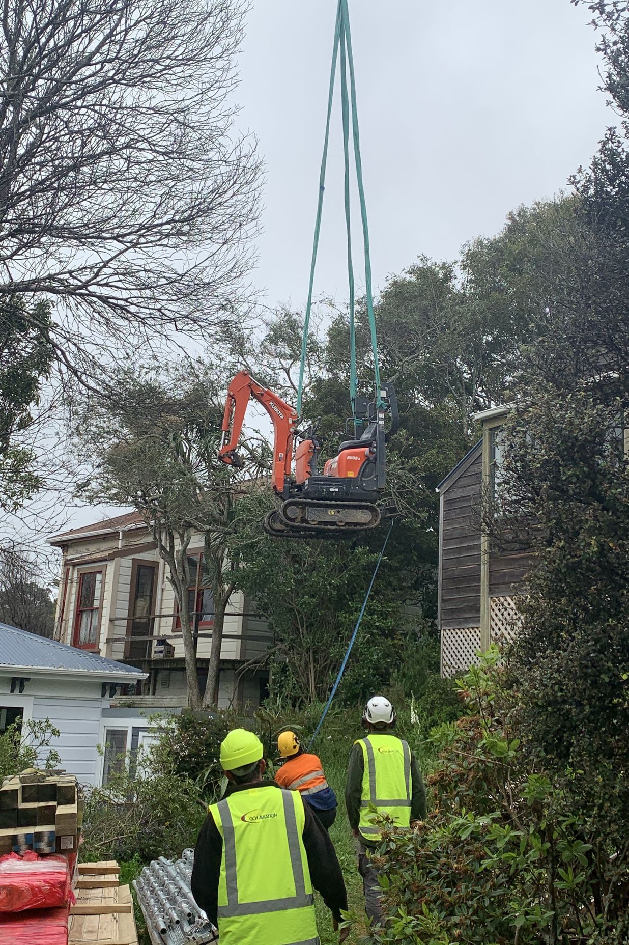 Helicopter - Crane lifts