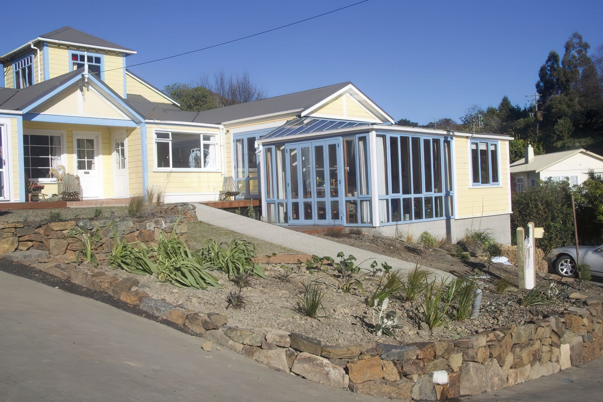 Modernising Makeover for Peninsula Property Street Frontage