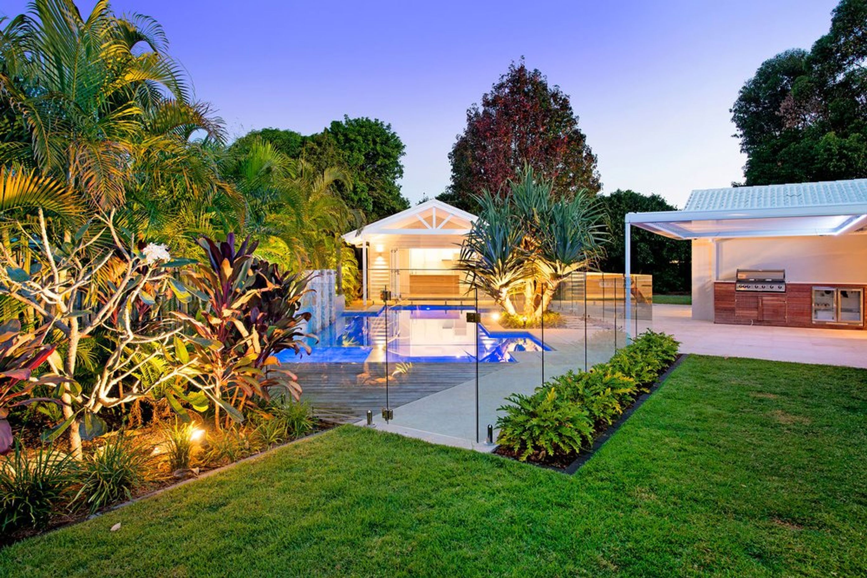 Mermaid Waters: QLD - Residential