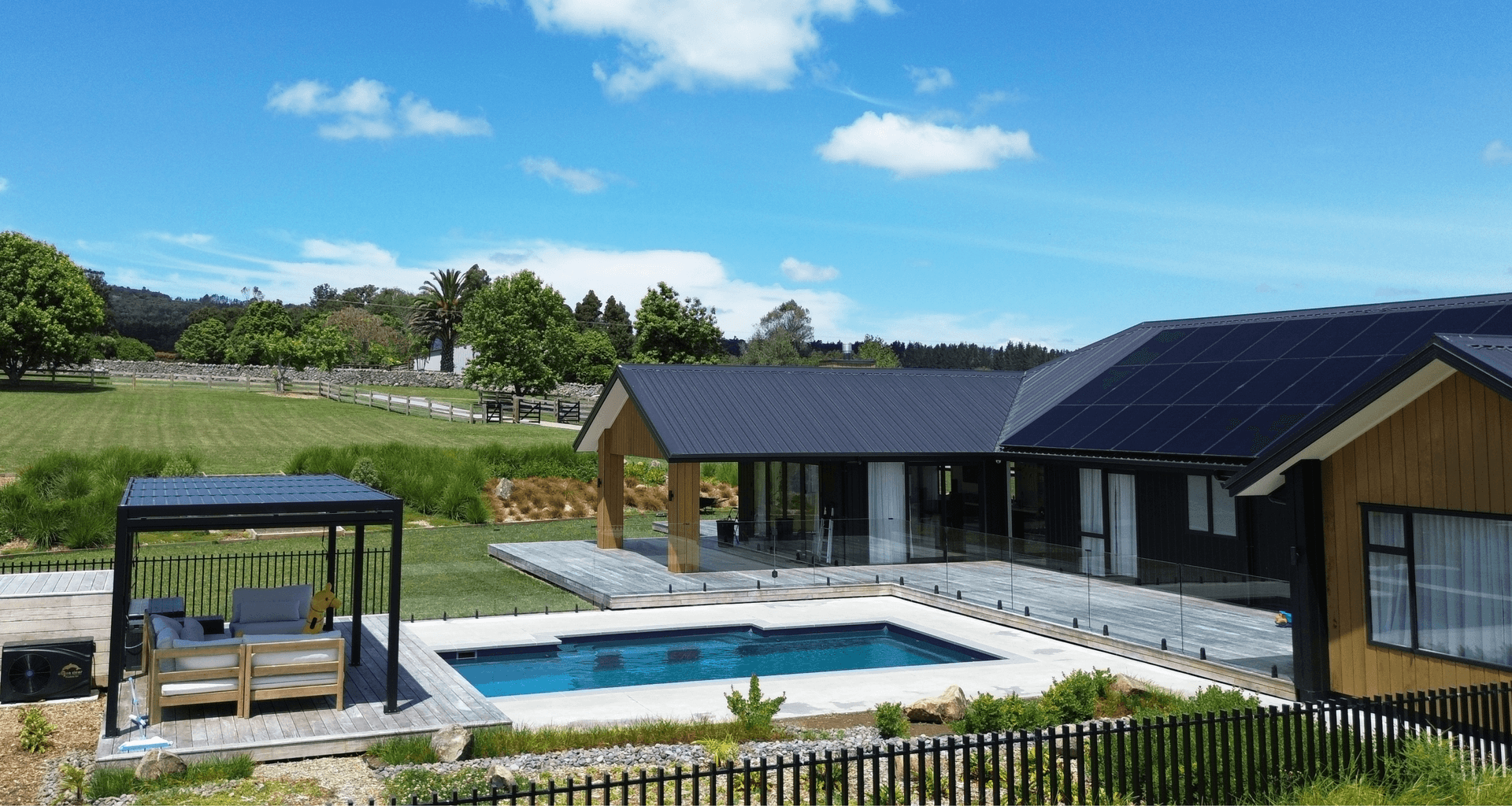 Location: Poroti, Whangarei Shape: Vogue Size: 8.2m x 4.2m Colour: Vercoe