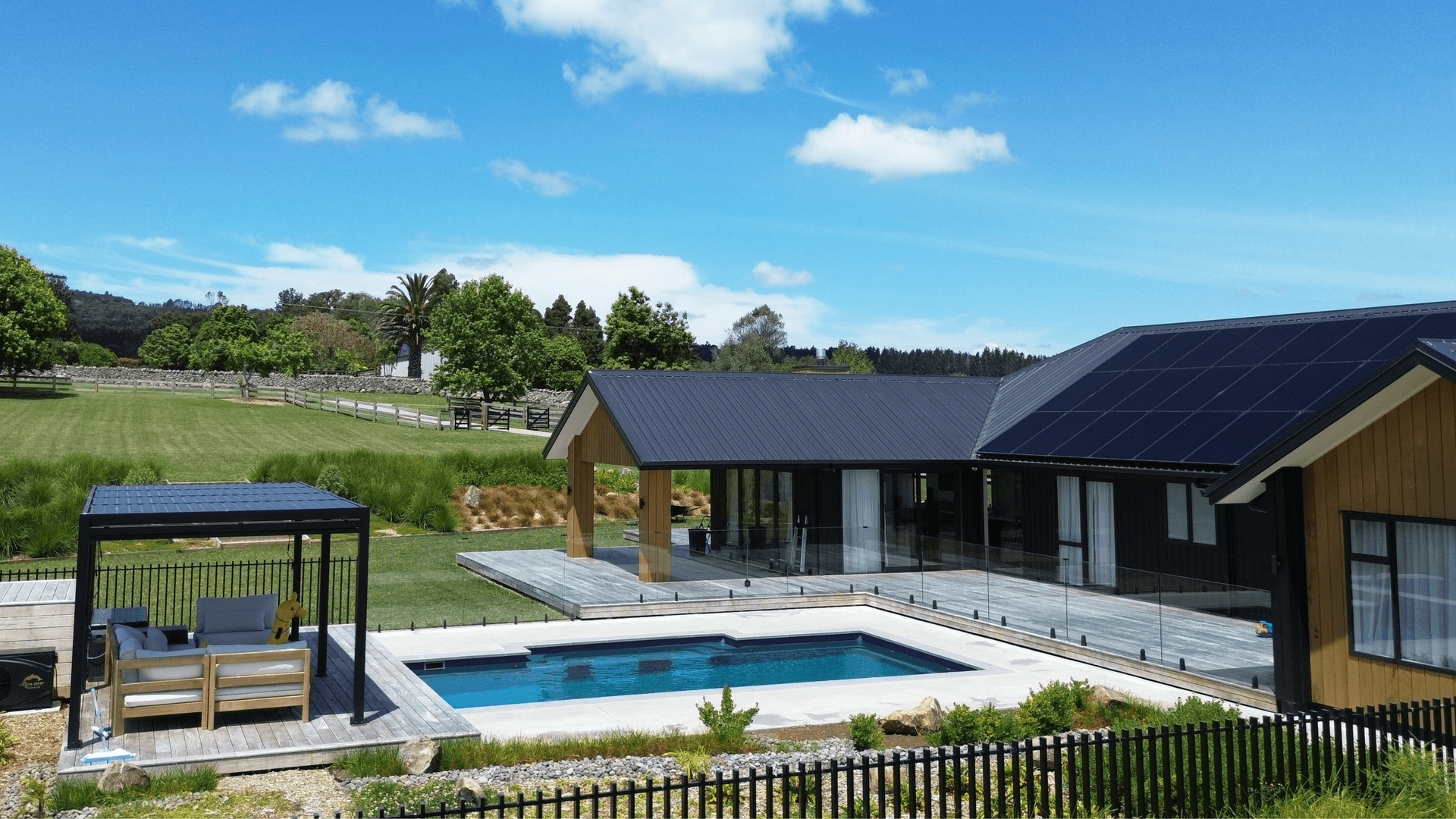 Location: Poroti, Whangarei Shape: Vogue Size: 8.2m x 4.2m Colour: Vercoe