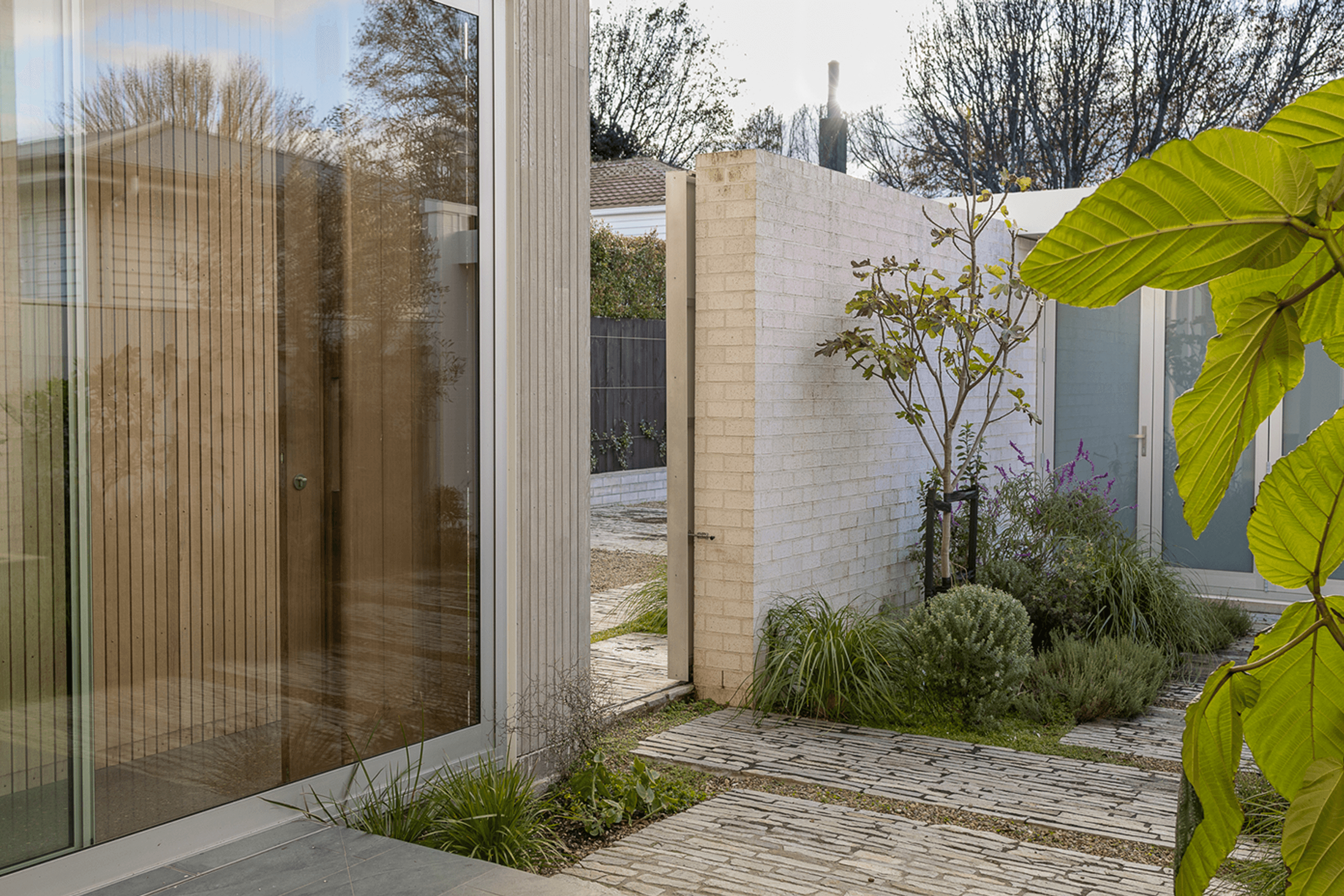 Natural-urban-courtyard-MrsSmith-Photography-6.png