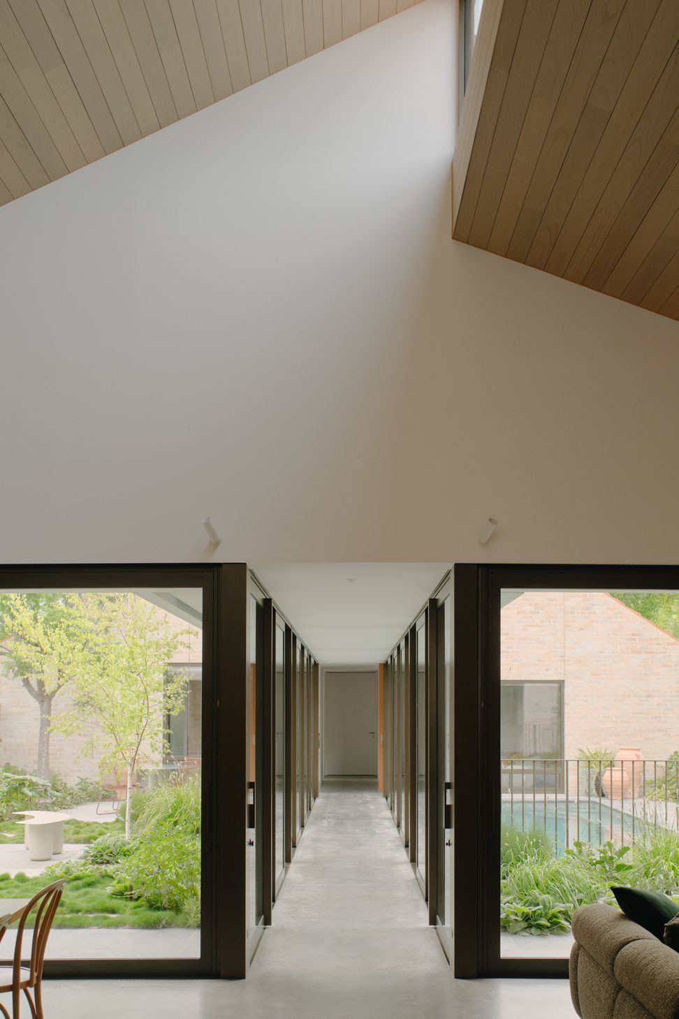 OLAVERHANSLOPE116WEB.jpg