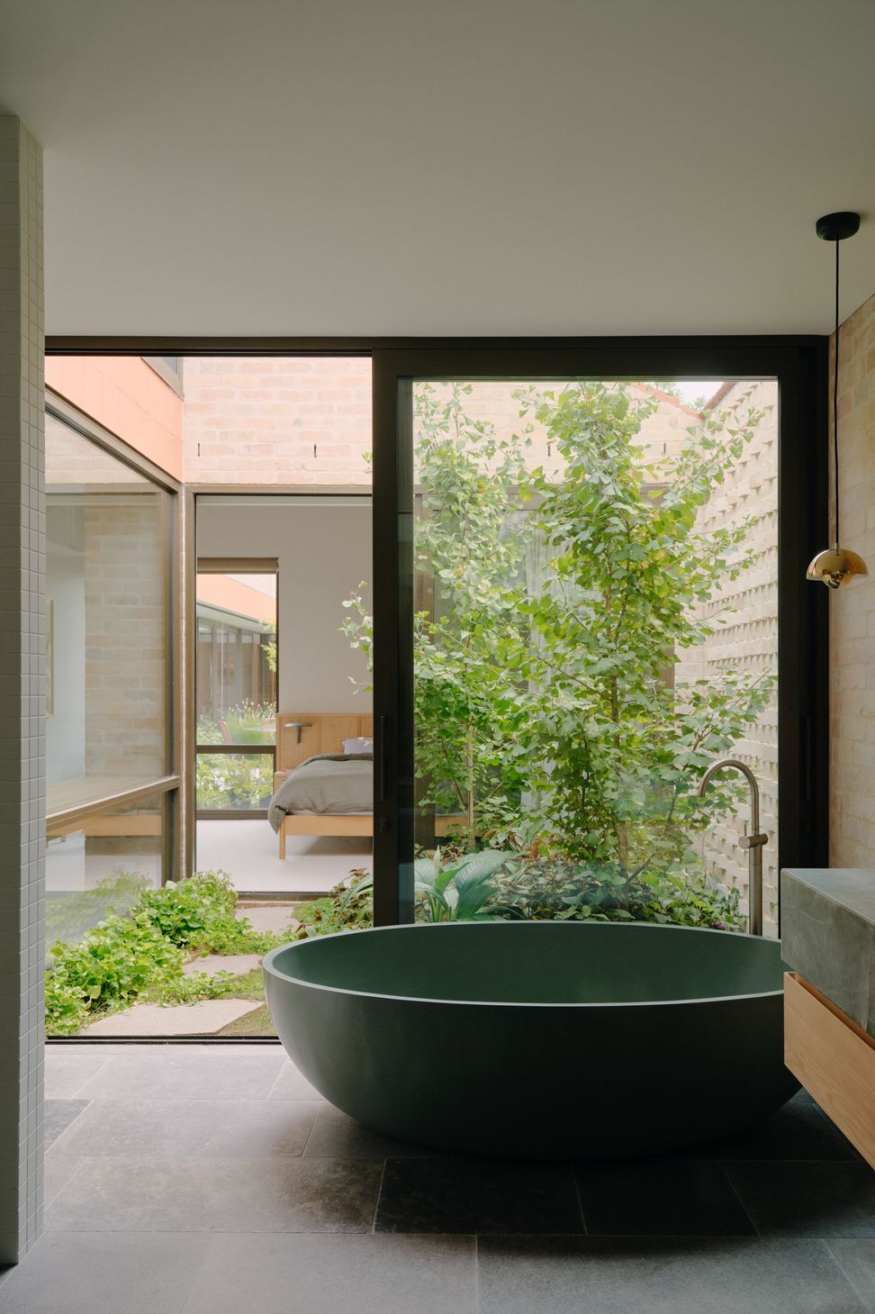 OLAVERHANSLOPE29595WEB.jpg