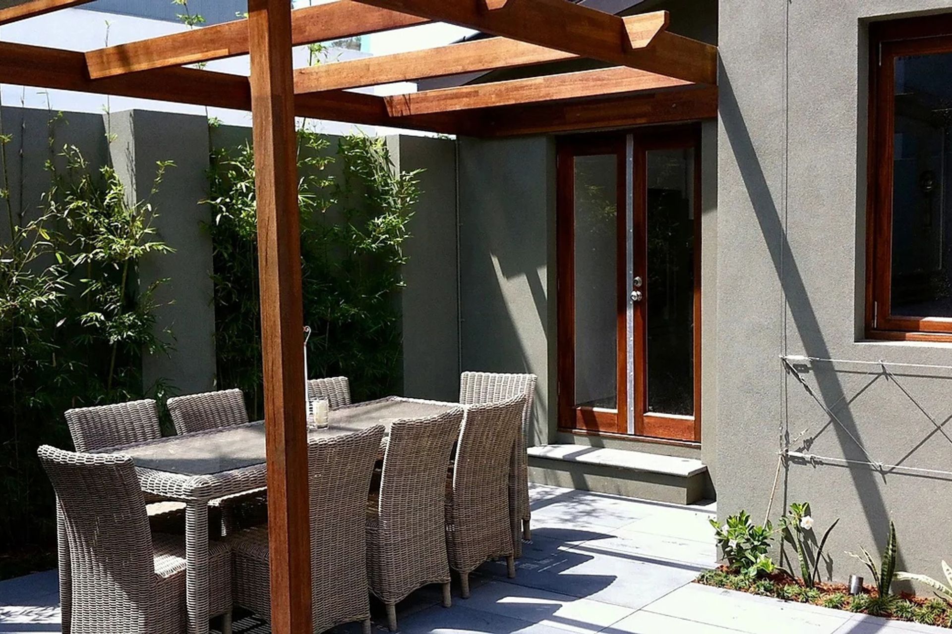 OUTDOOR ENTERTAINING