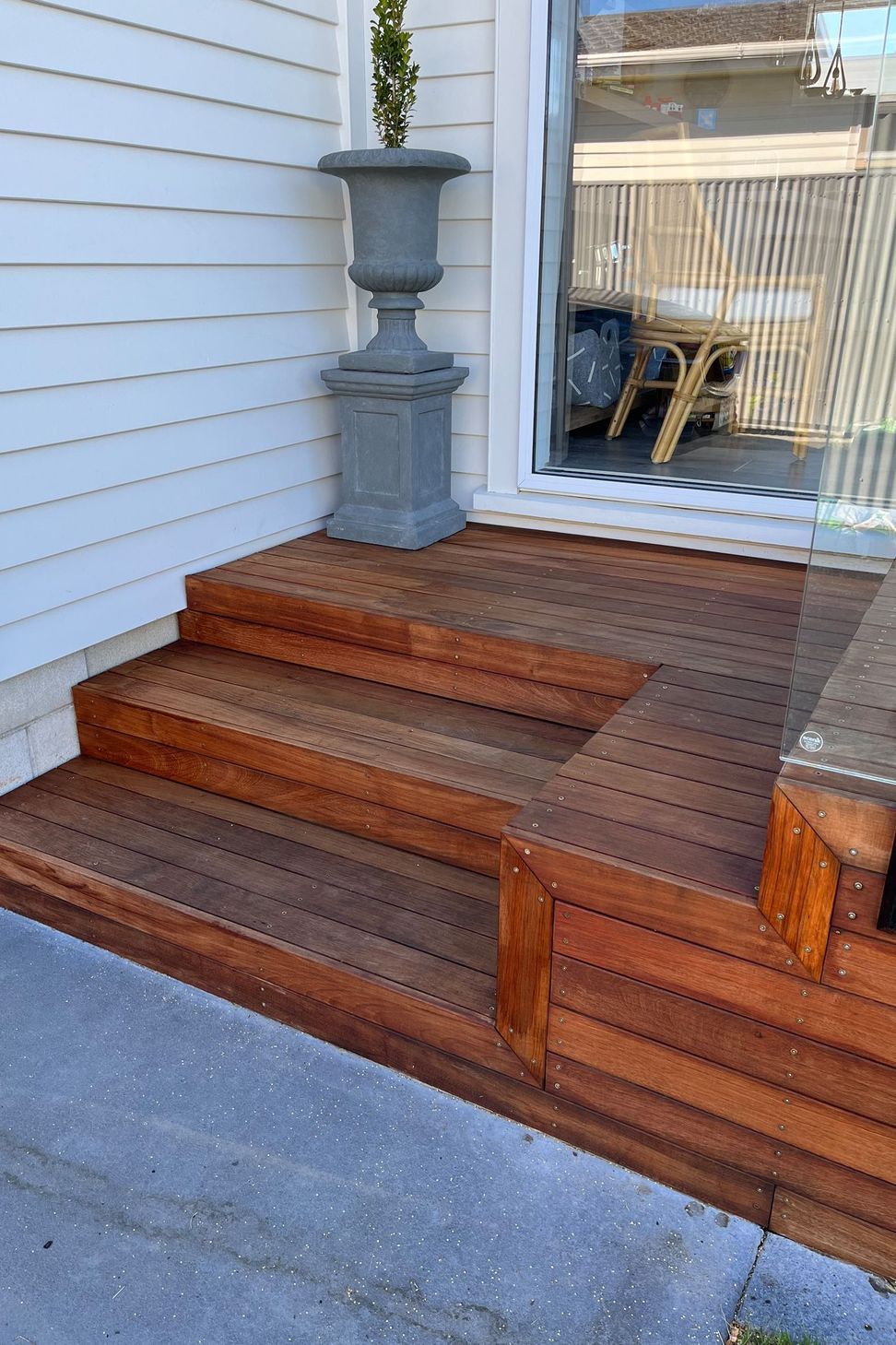 Avenue Road, New Deck