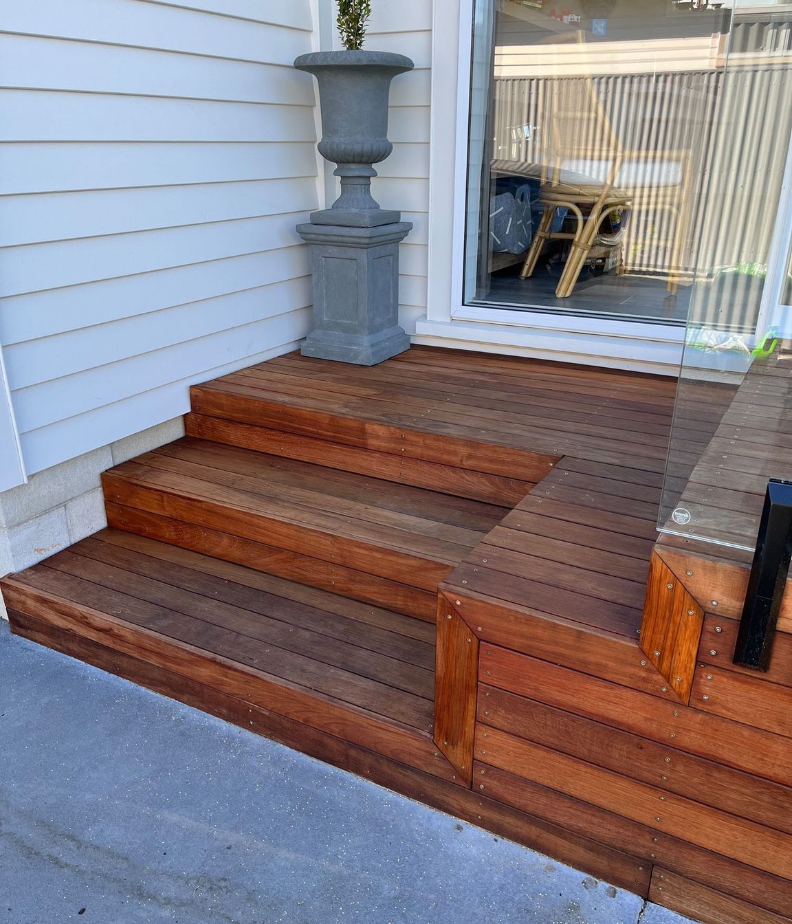 Avenue Road, New Deck