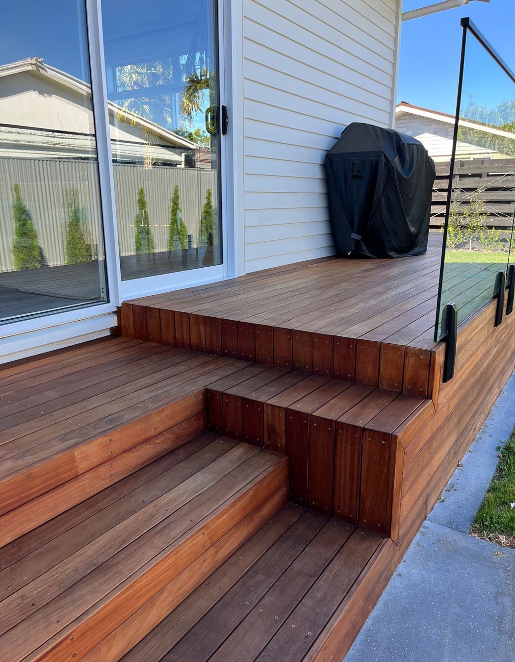 Avenue Road, New Deck