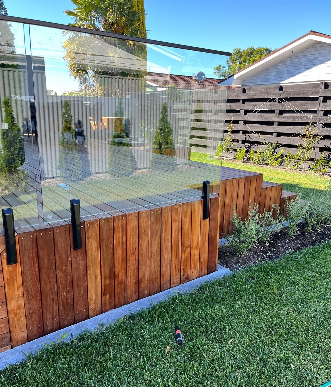 Avenue Road, New Deck