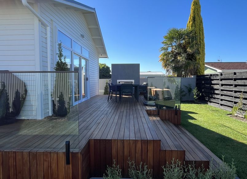 Avenue Road, New Deck
