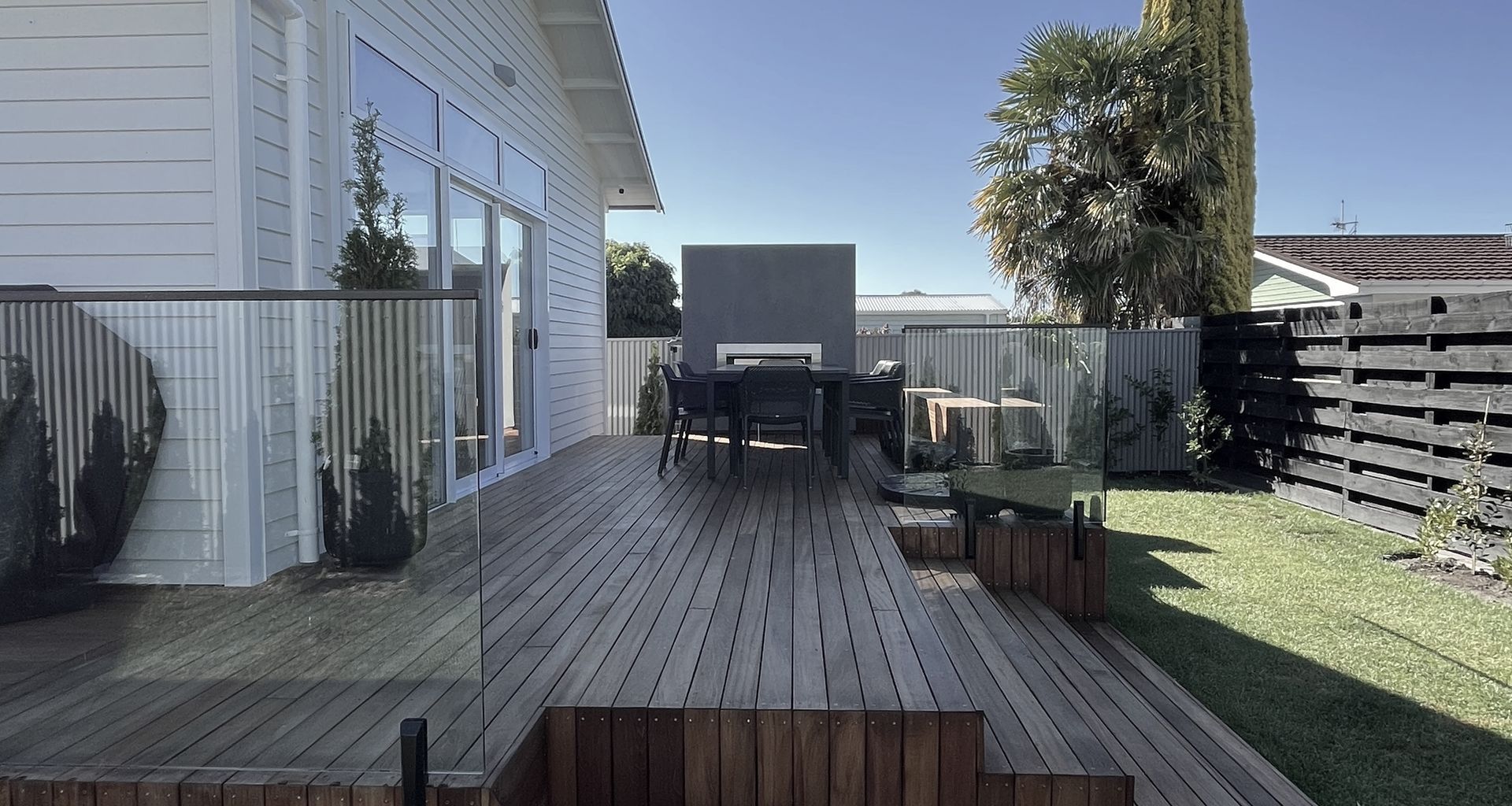 Avenue Road, New Deck banner