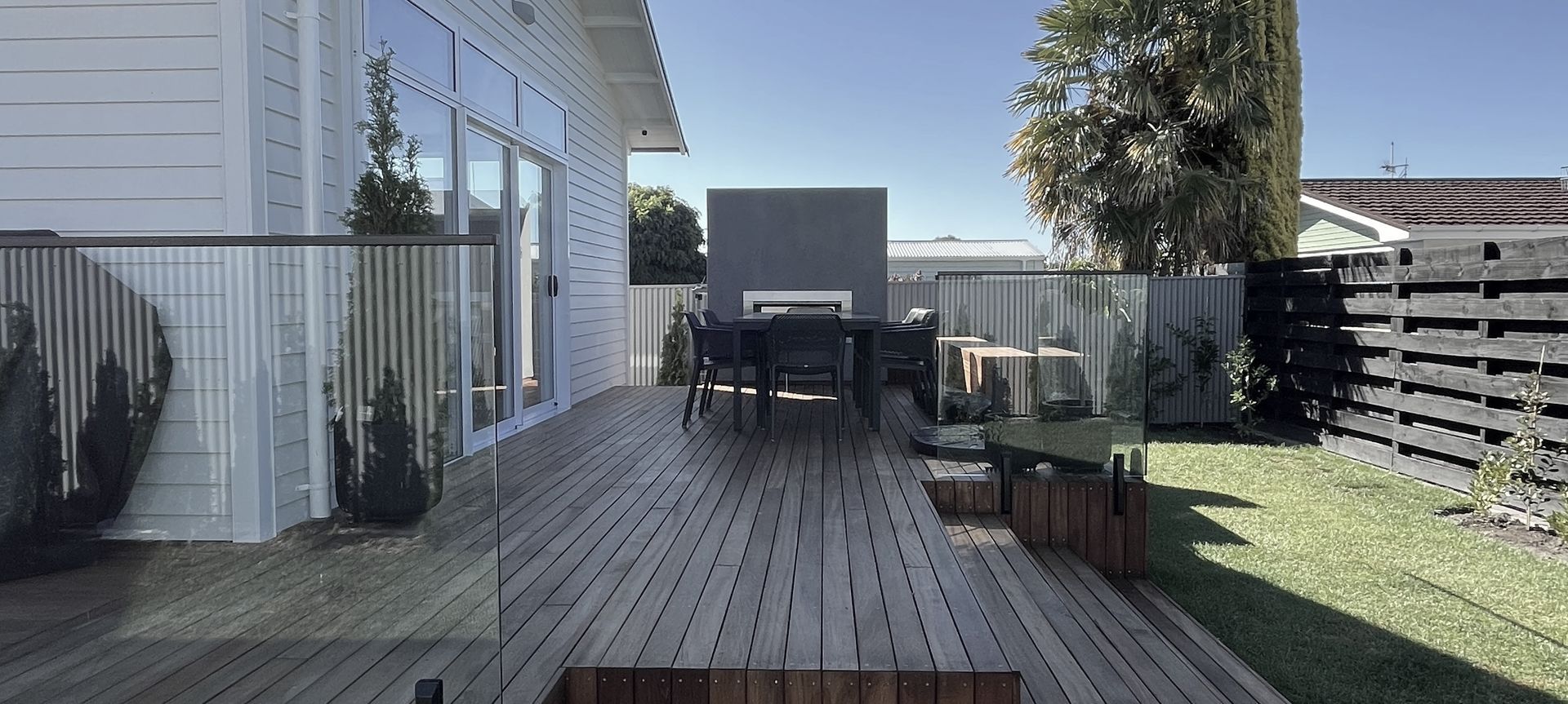 Avenue Road, New Deck banner