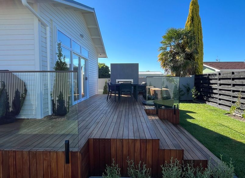 Avenue Road, New Deck