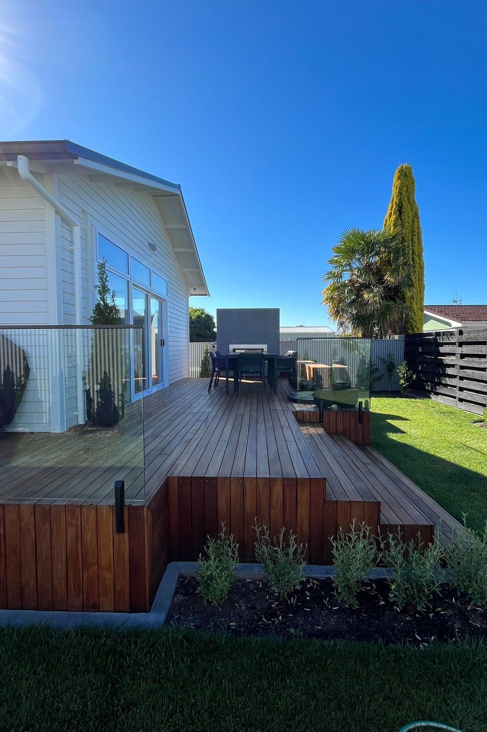 Avenue Road, New Deck
