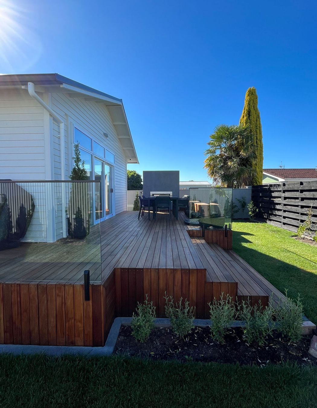 Avenue Road, New Deck