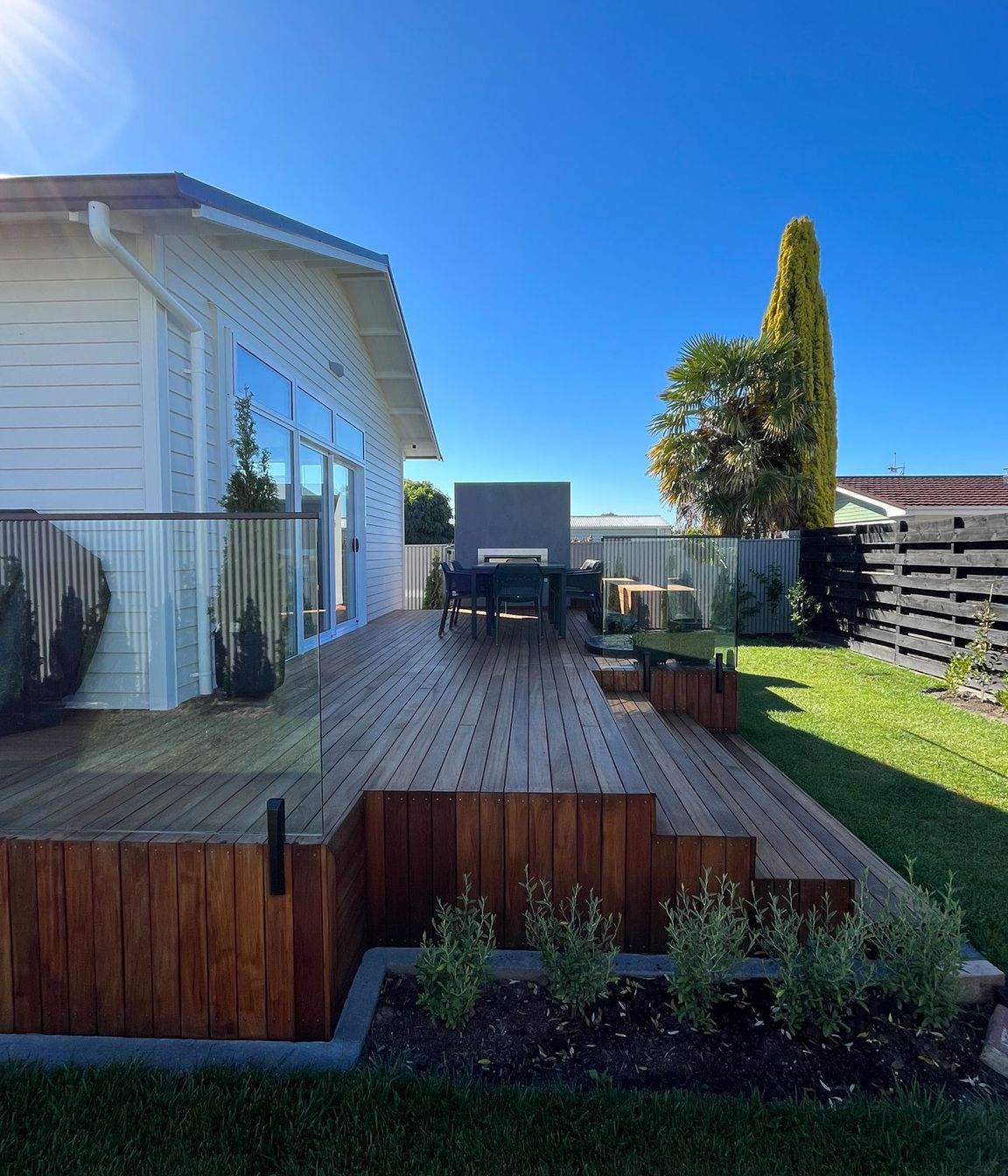 Avenue Road, New Deck