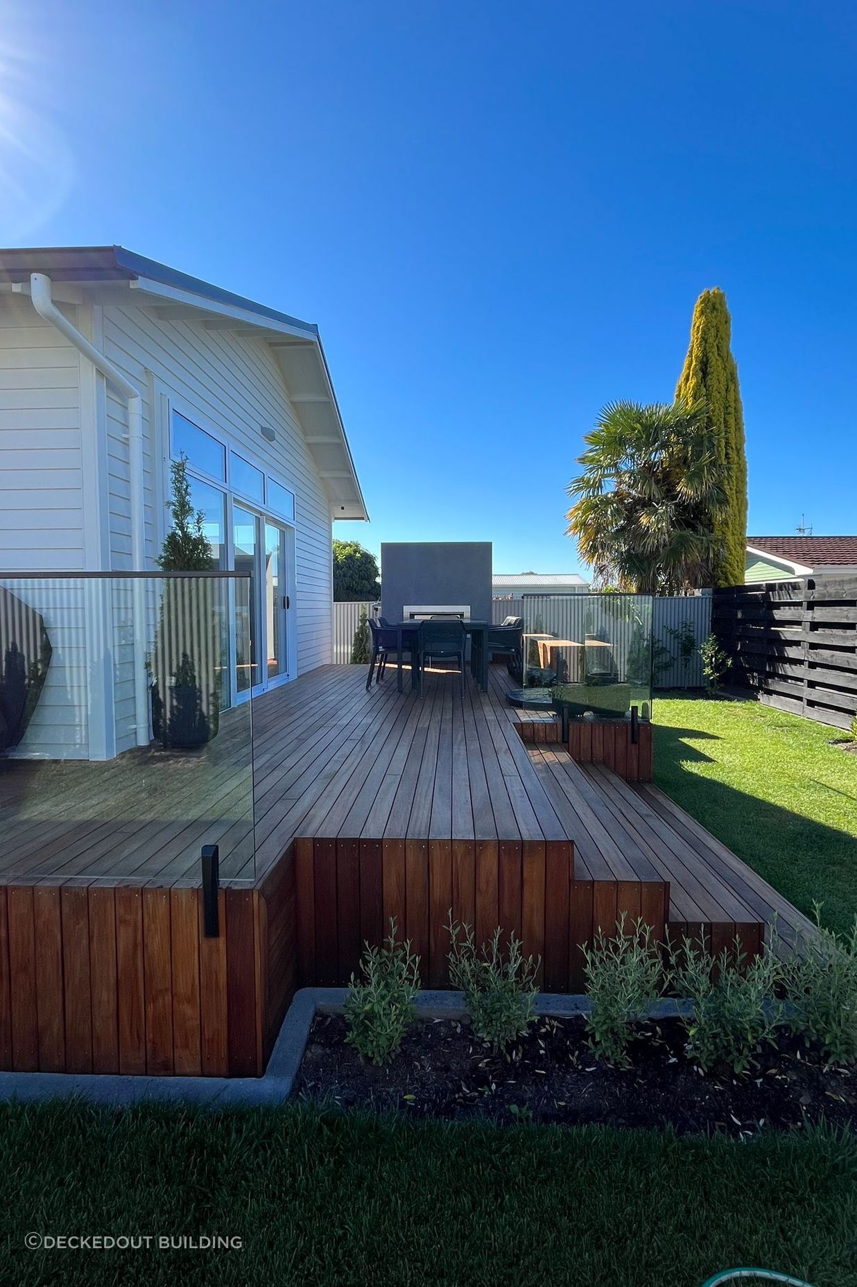 Avenue Road, New Deck