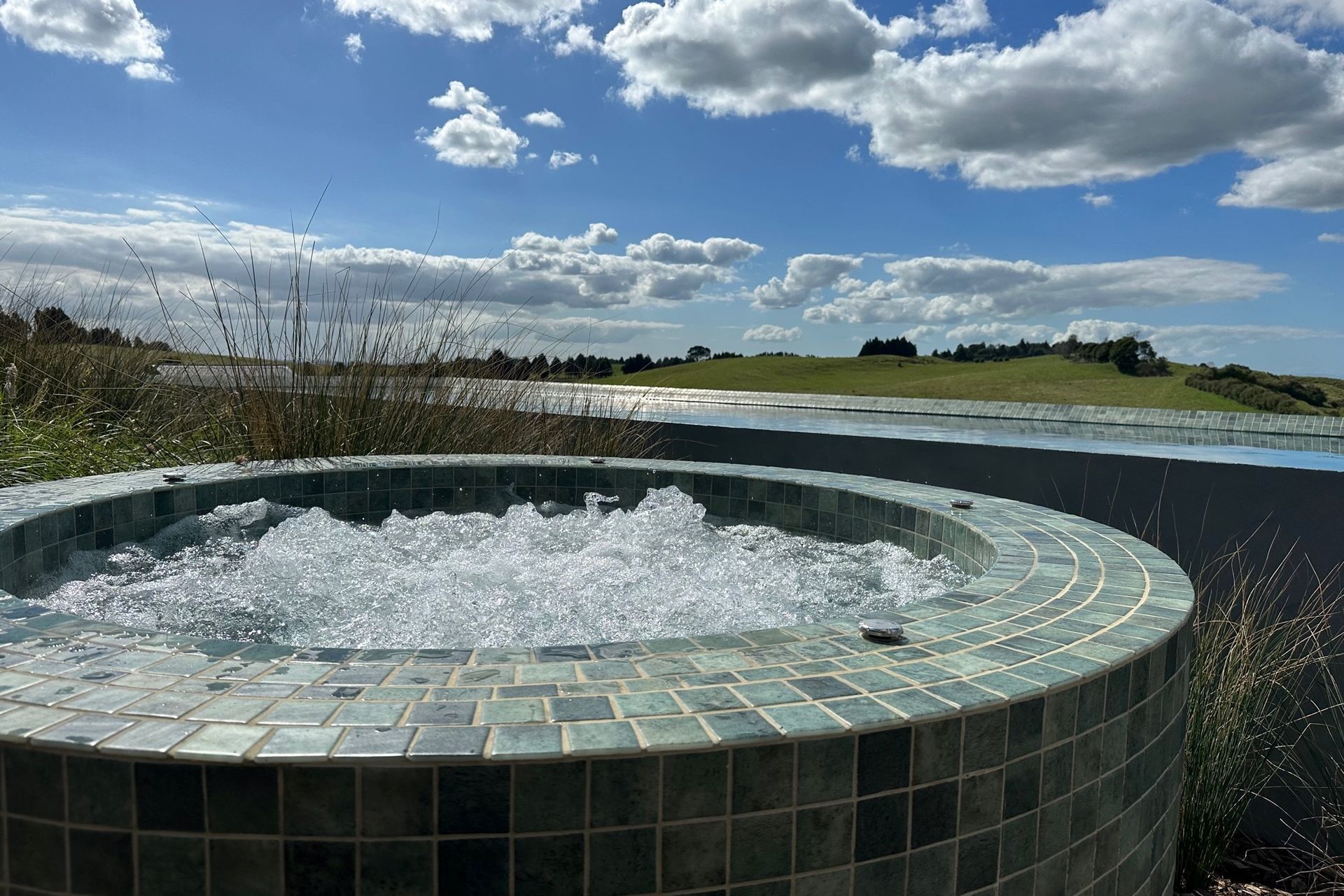 Hayward OMNI Logic Pool & Spa Controller allows you to control the blower, control heating temps, lighting all from the touch of your phone