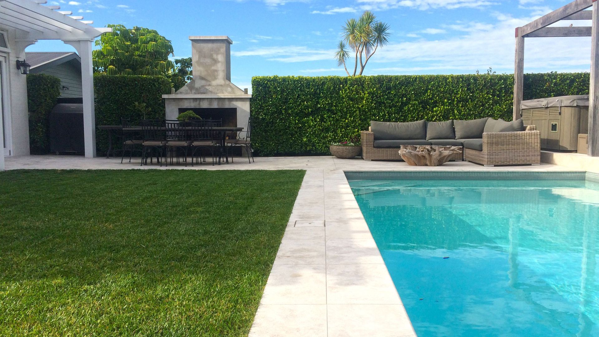 Minimalist St Heliers Residence banner