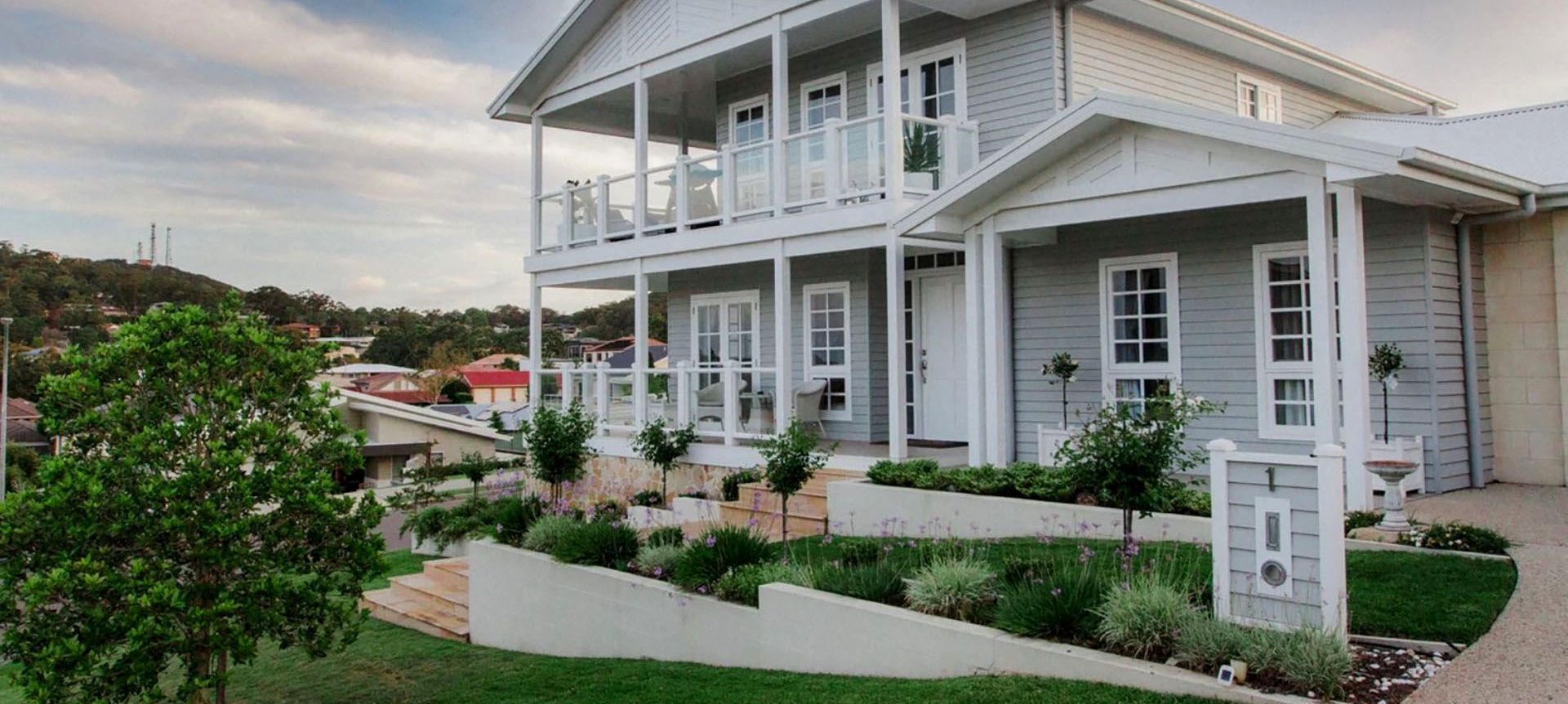Elegant Hamptons' Oasis banner