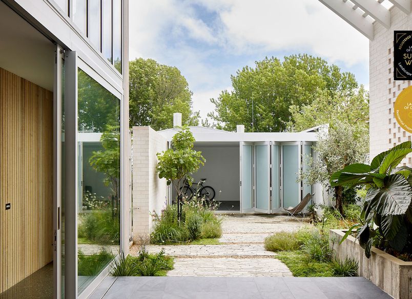 Natural Urban Courtyard