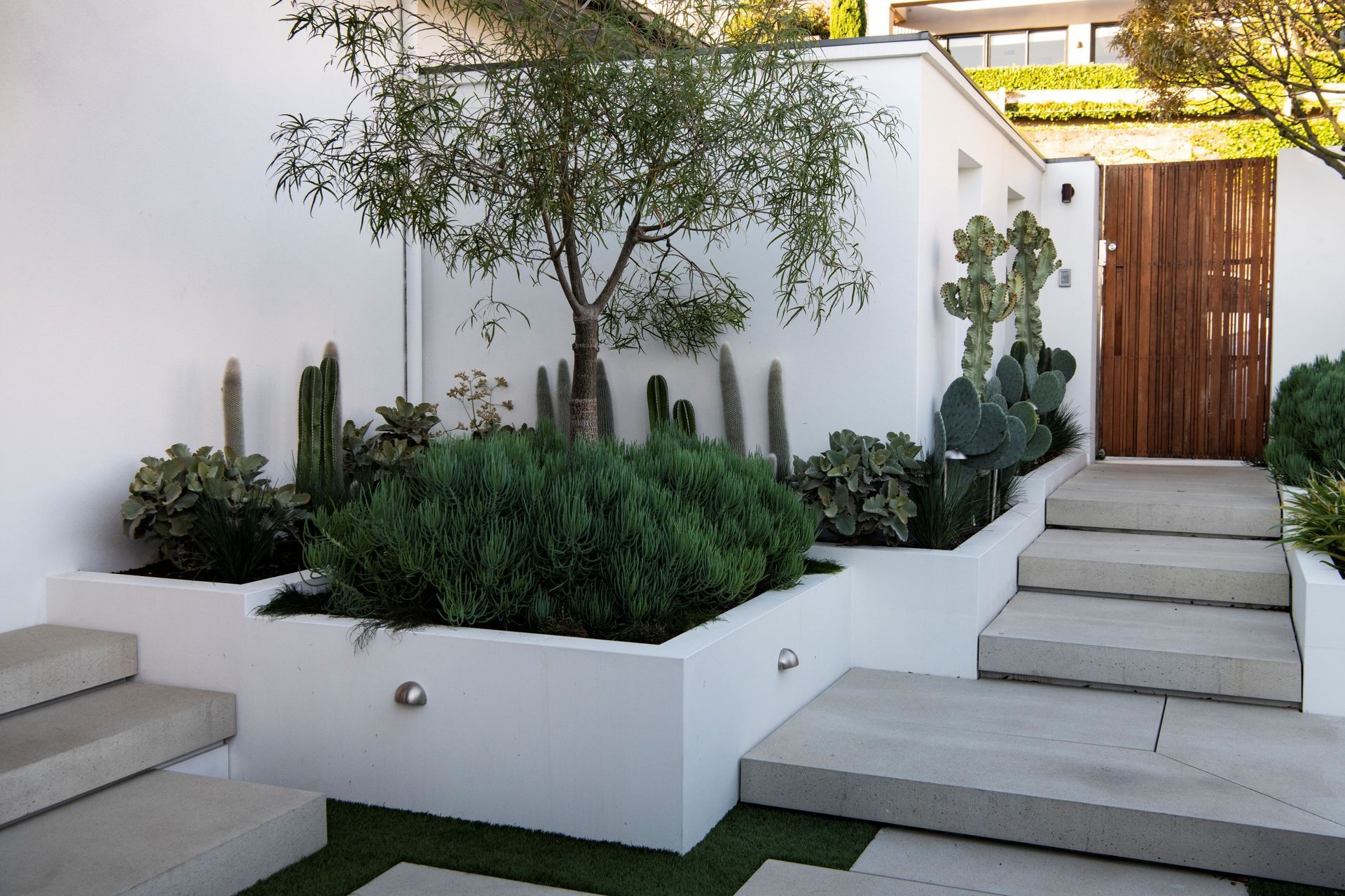 Supberba-Entrance-Courtyard-2.JPG