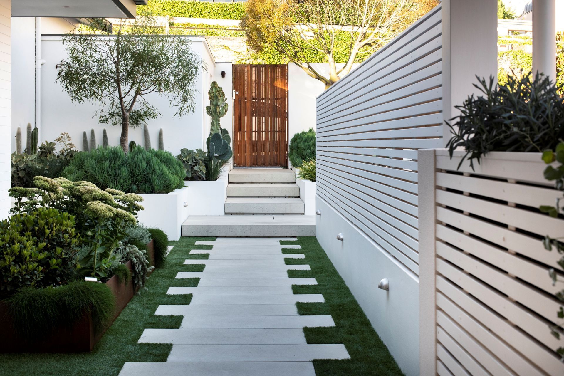 Supberba-Entrance-Courtyard-3.JPG