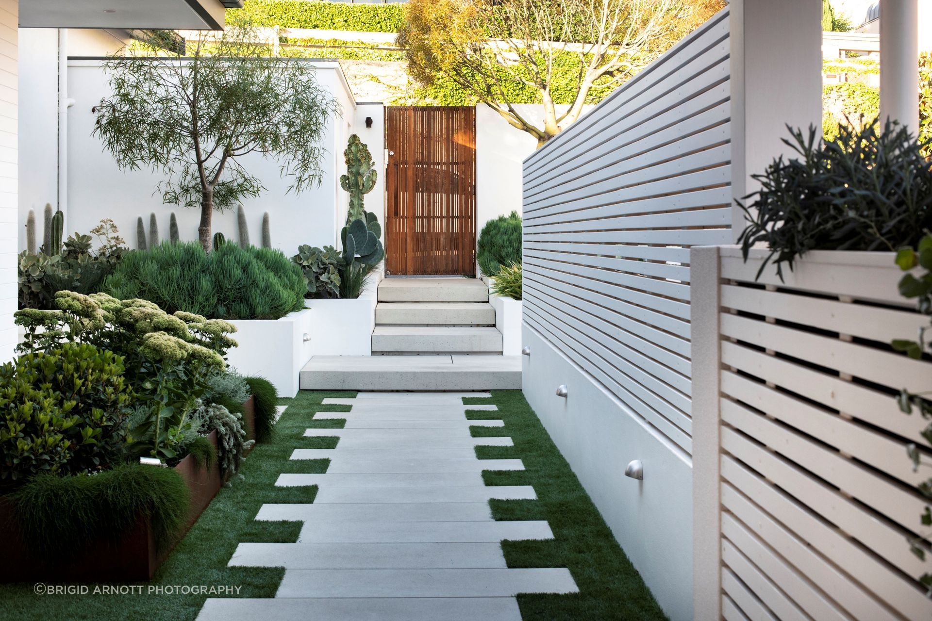 Supberba-Entrance-Courtyard-3.JPG