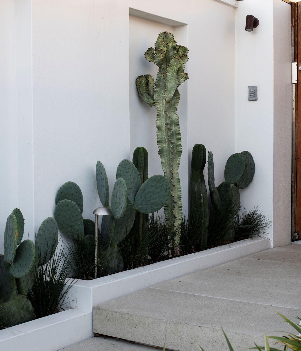 Supberba-Entrance-Courtyard-8-v6.JPG
