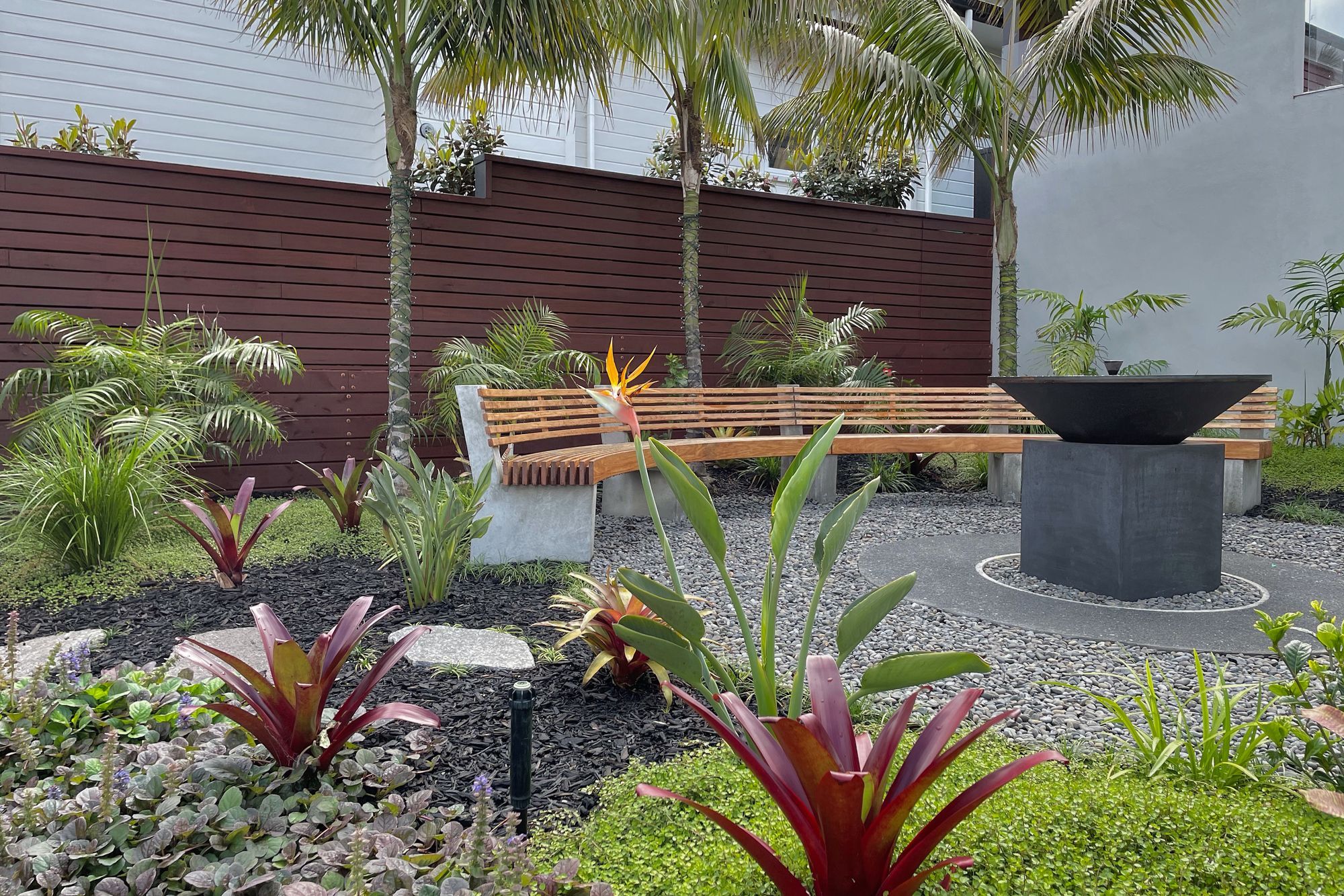 Garden with fire pit and curved seating