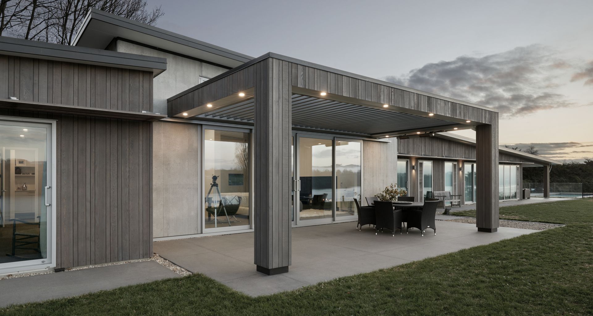 Lake View Louvres banner