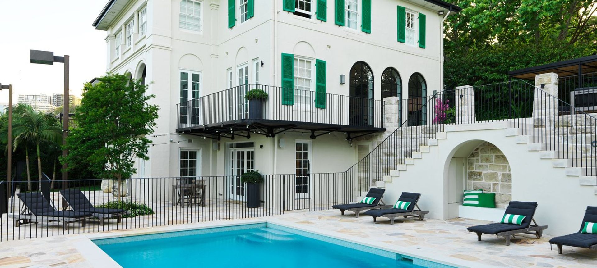 Villa Nostalgia, Woollahra banner