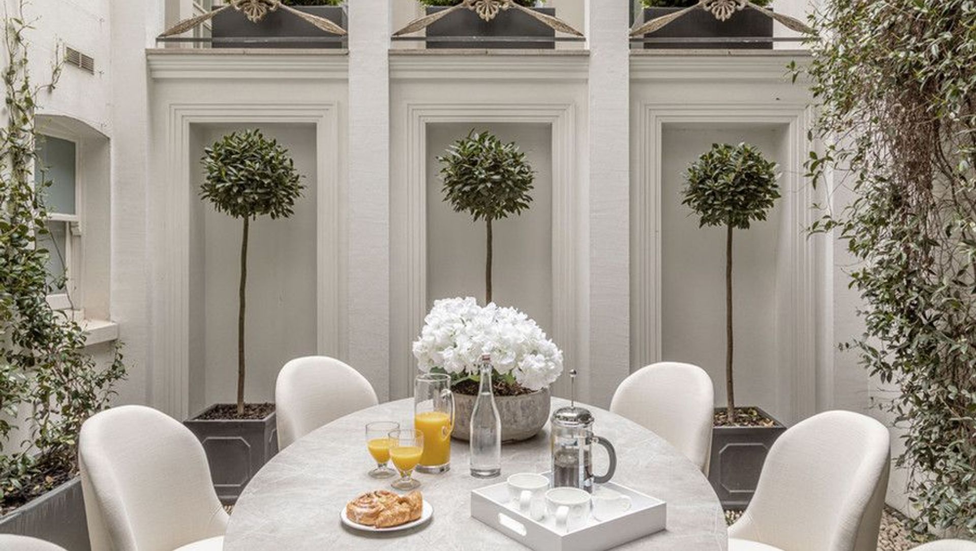 London, England banner