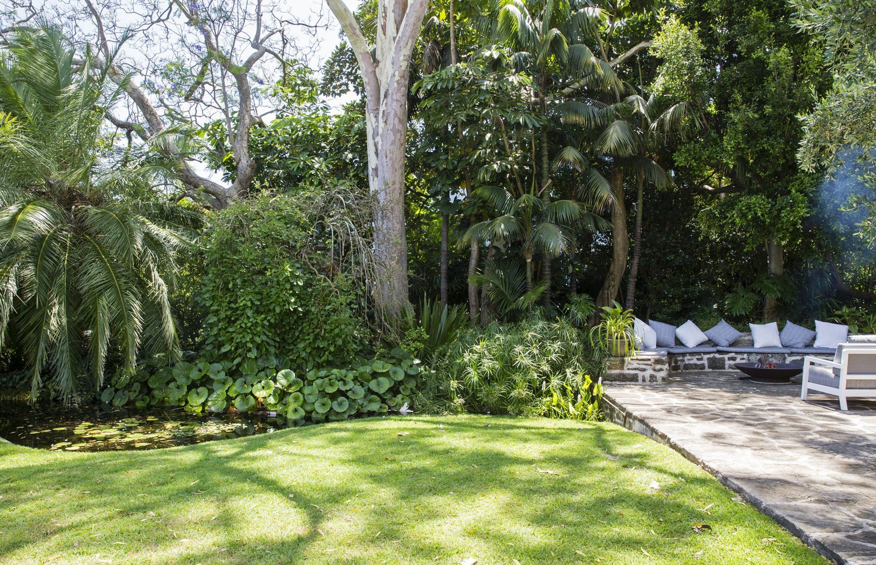 An Entertainer's Garden