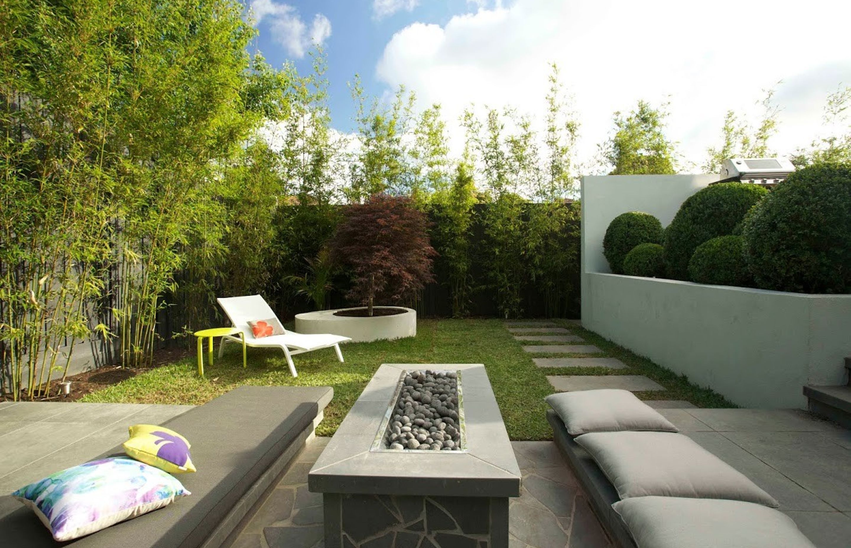 Photography: Christine Griffiths | Outdoor firepit idea