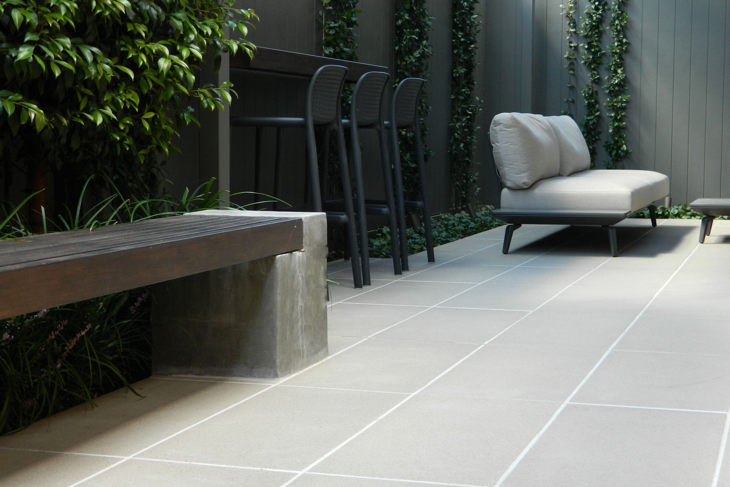 Photography: Christine Griffiths | Small backyard garden design
